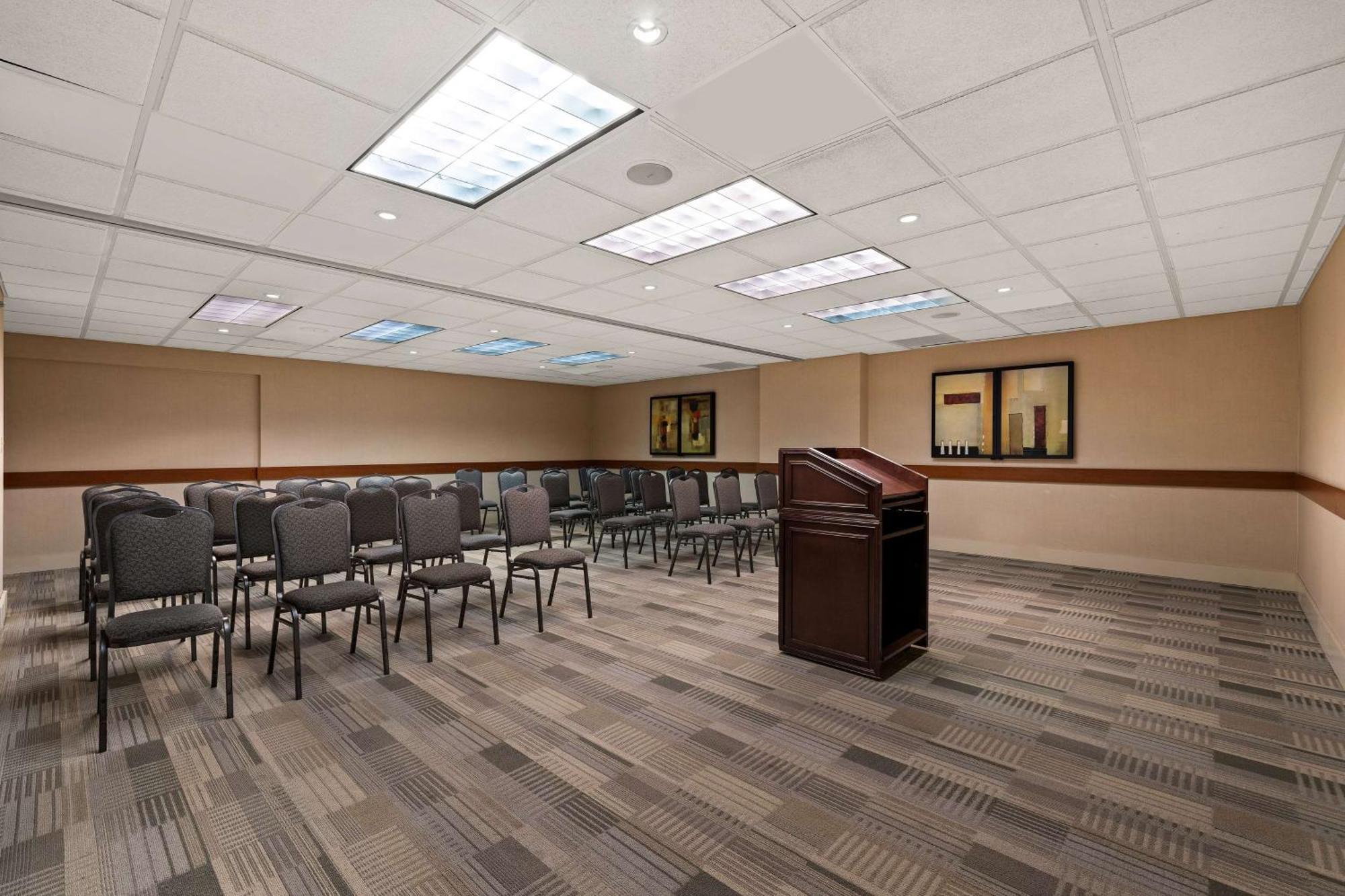 Best Western Plus Orangeville Inn & Suites Екстериор снимка