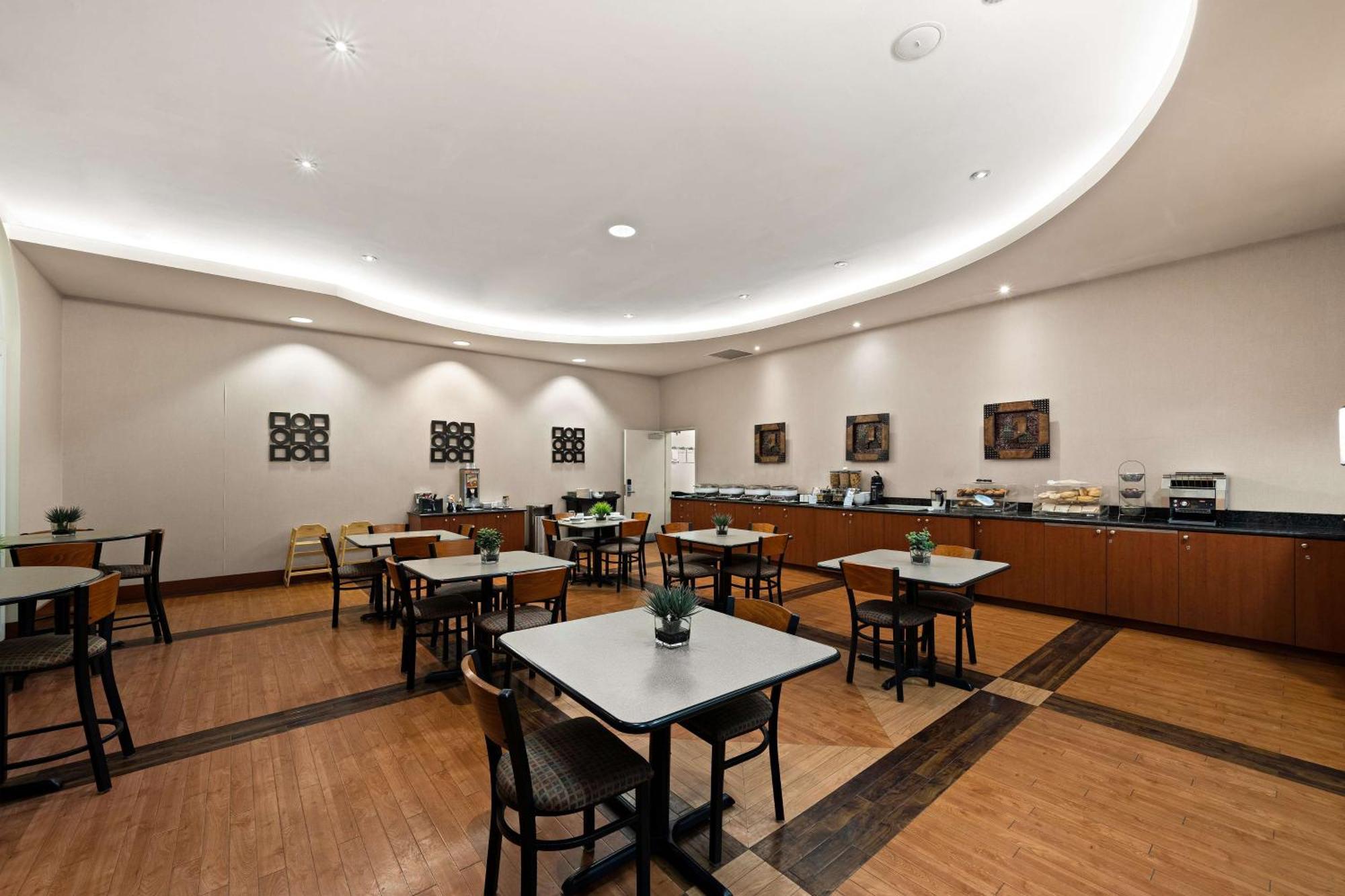 Best Western Plus Orangeville Inn & Suites Екстериор снимка