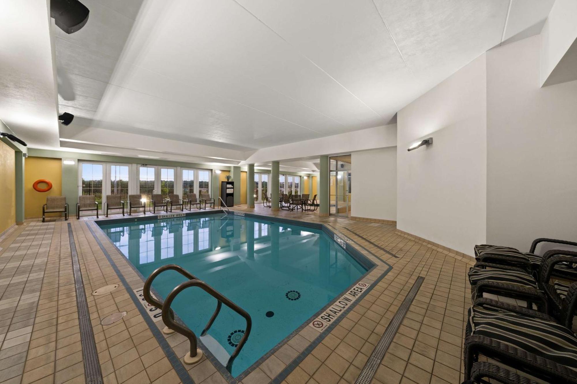 Best Western Plus Orangeville Inn & Suites Екстериор снимка