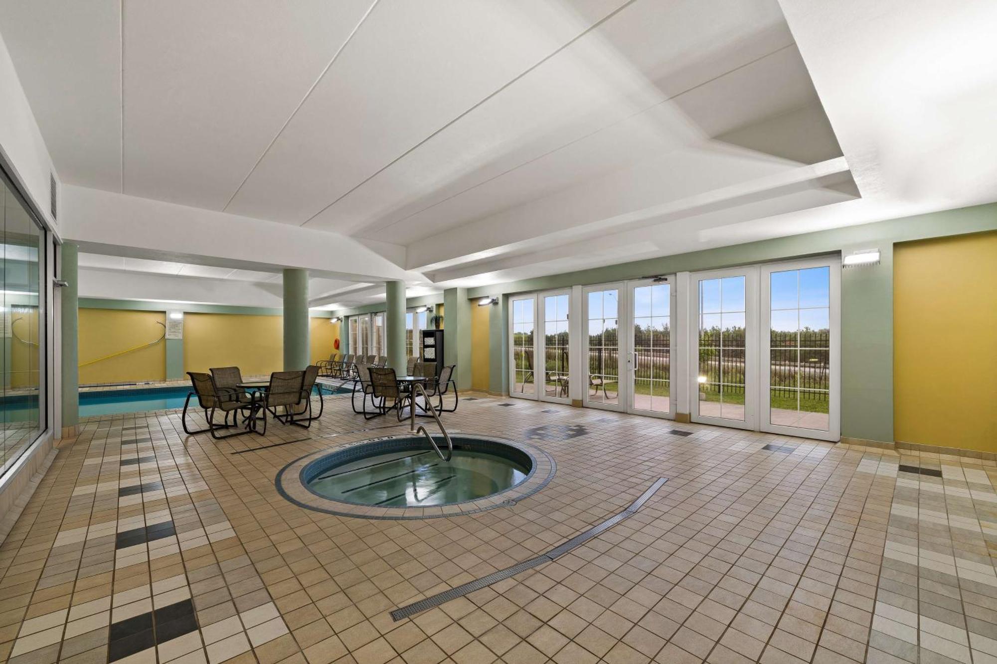 Best Western Plus Orangeville Inn & Suites Екстериор снимка